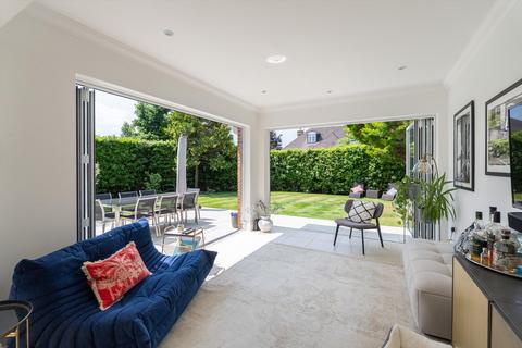 4 Brookfield Place, Cobham, KT11 2BY