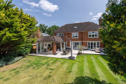 4 Brookfield Place, Cobham, KT11 2BY