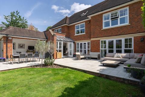 4 Brookfield Place, Cobham, KT11 2BY