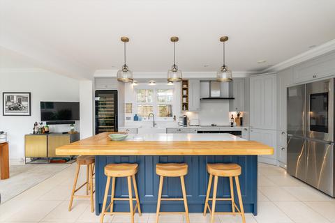 4 Brookfield Place, Cobham, KT11 2BY