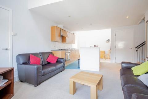 undefined, 2296L Canongate, Edinburgh, EH8 8DD