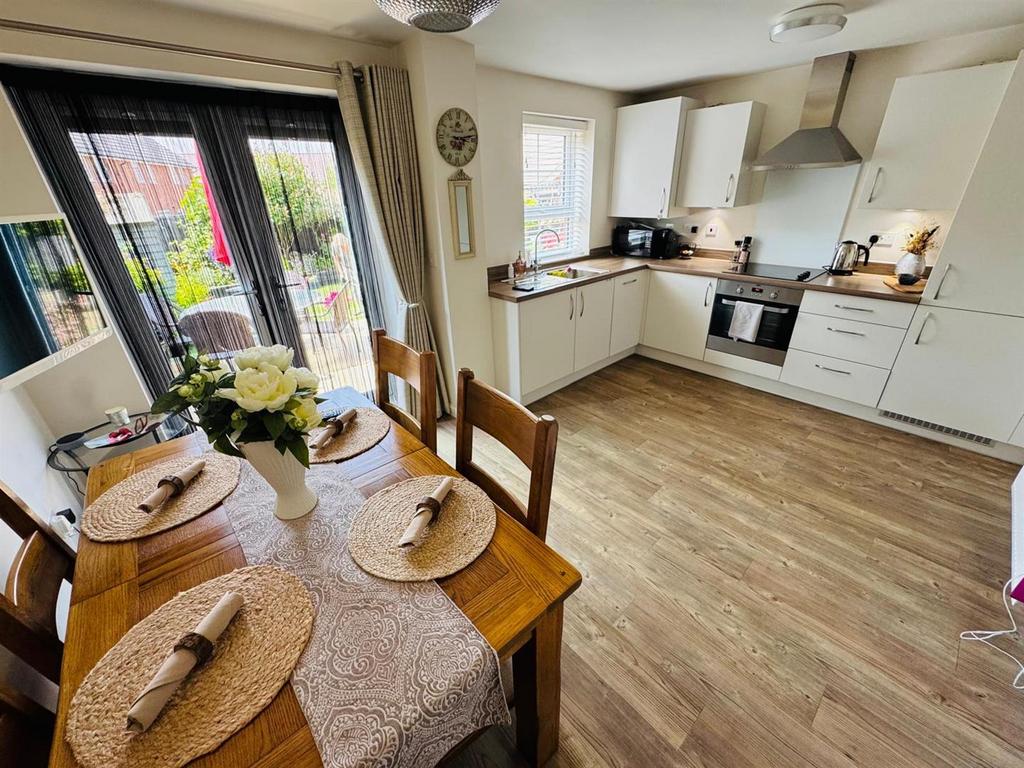 Dining kitchen