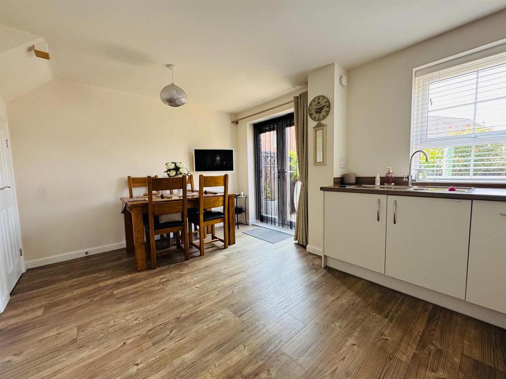 Dining kitchen