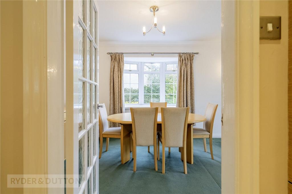 Lounge/Dining Room