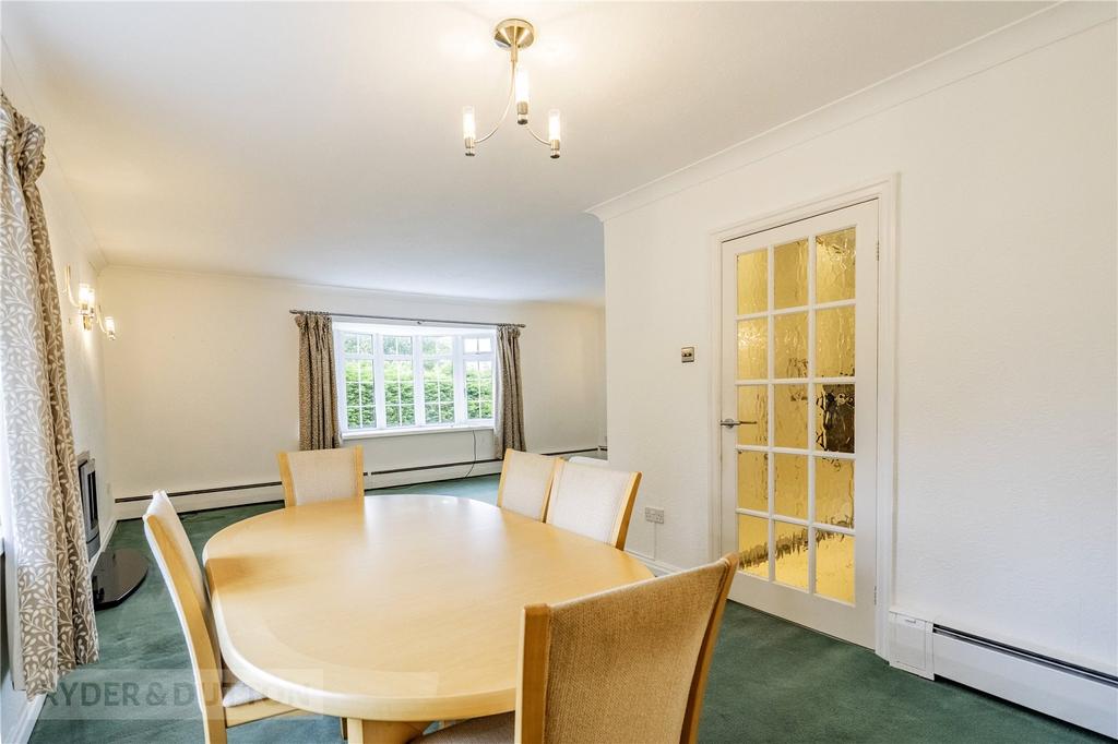 Lounge/Dining Room