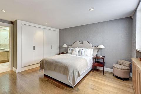 6 bedroom semi-detached house to rent, Princes Gate, London SW7