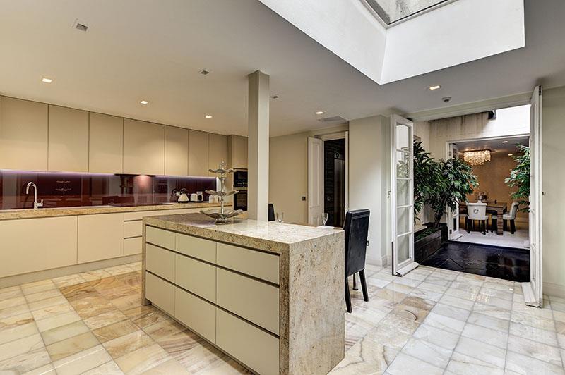 47 Princes Gate - 336051 Kitchen RGB 800px.jpg