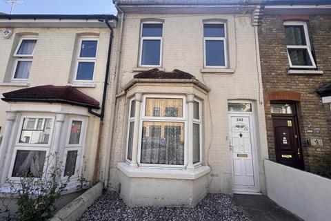 3 bedroom terraced house to rent, Dale Street, Chatham