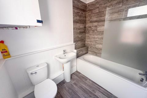 3 bedroom terraced house to rent, Dale Street, Chatham