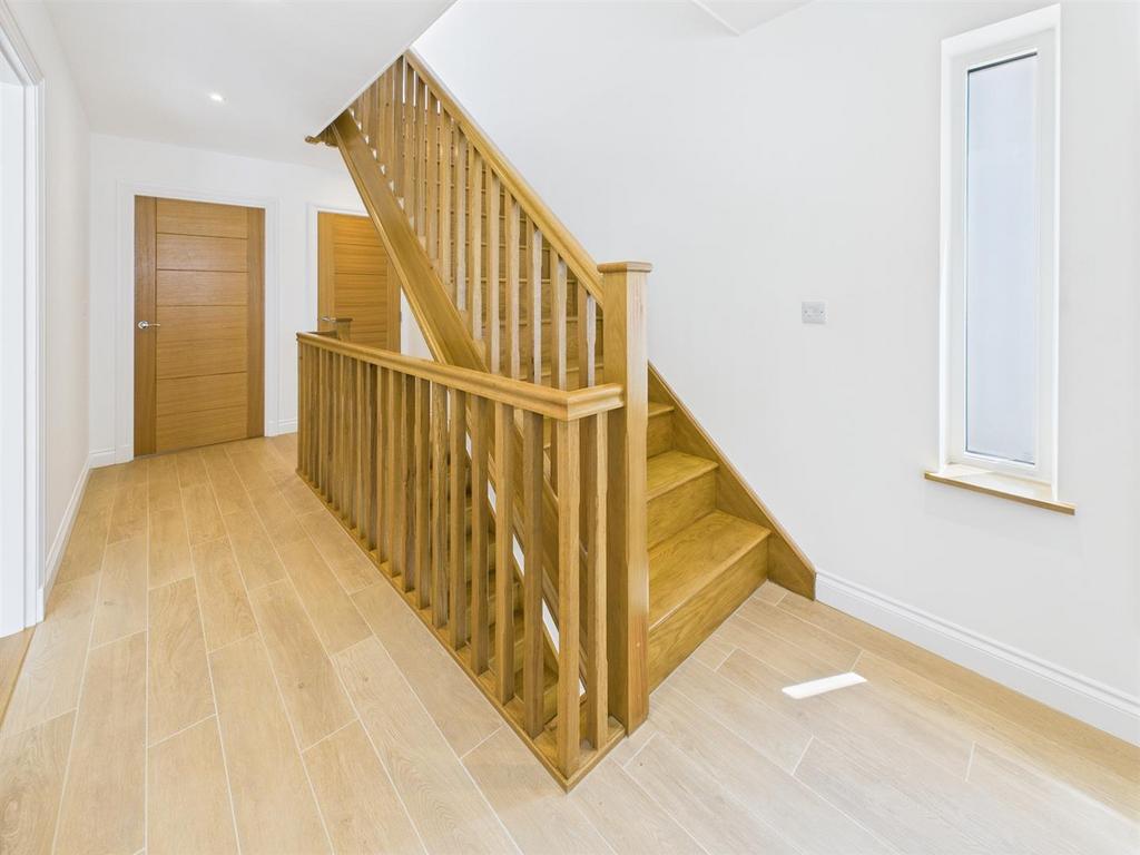 CAM04392 G0-PR0108-STILL023.jpg