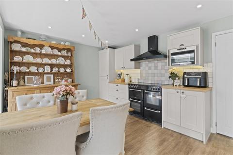 3 bedroom semi-detached house for sale, Stroma Gardens, Hailsham