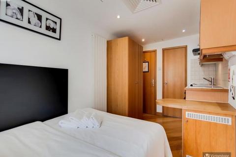 Studio to rent, Cartwright Gardens, London, Greater London, WC1H