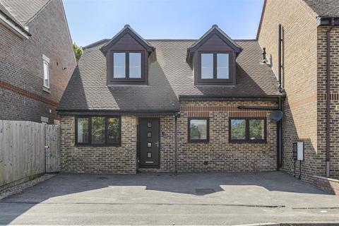 4 bedroom chalet for sale, Langtons Meadow, Farnham Common, Slough