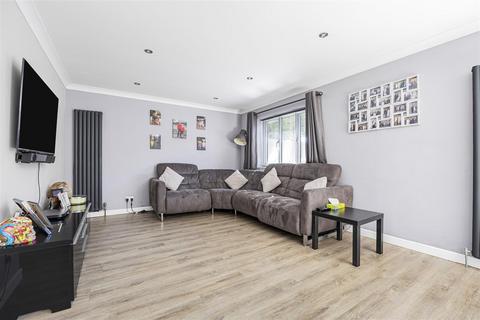 4 bedroom chalet for sale, Langtons Meadow, Farnham Common, Slough