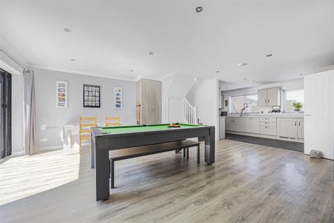 4 bedroom chalet for sale, Langtons Meadow, Farnham Common, Slough