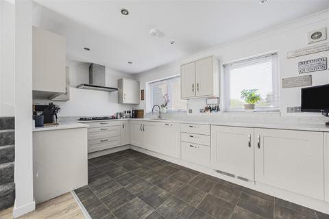 4 bedroom chalet for sale, Langtons Meadow, Farnham Common, Slough