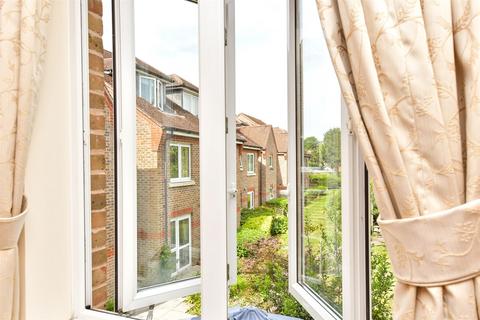 1 bedroom flat for sale, London Road, Redhill, Surrey