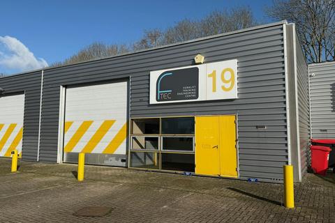 Warehouse to rent, Kembrey Park Swindon SN2 8UN