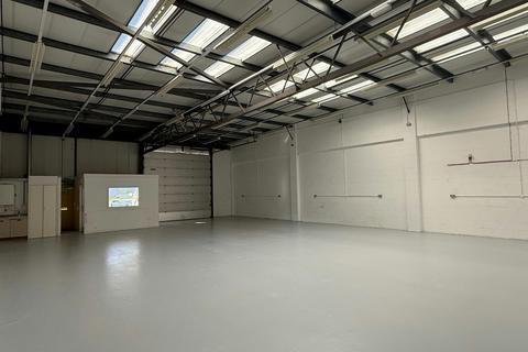 Warehouse to rent, Kembrey Park Swindon SN2 8UN