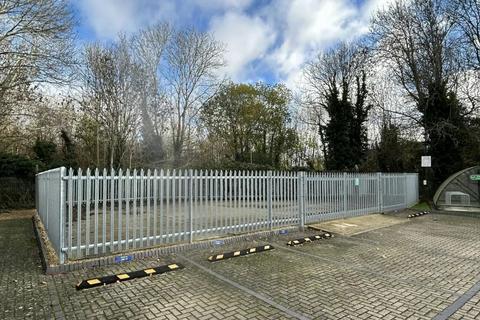 Warehouse to rent, Kembrey Park Swindon SN2 8UN