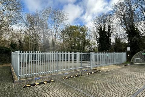 Warehouse to rent, Kembrey Park Swindon SN2 8UN