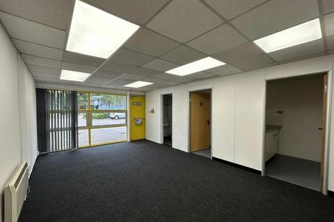Warehouse to rent, Kembrey Park Swindon SN2 8UN