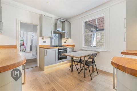 2 bedroom maisonette for sale, Penwith Road, London