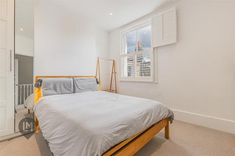 2 bedroom maisonette for sale, Penwith Road, London