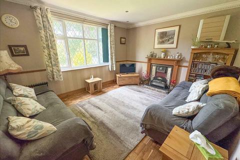 3 bedroom semi-detached house for sale, Queens Avenue , Feltham, Middlesex, TW13