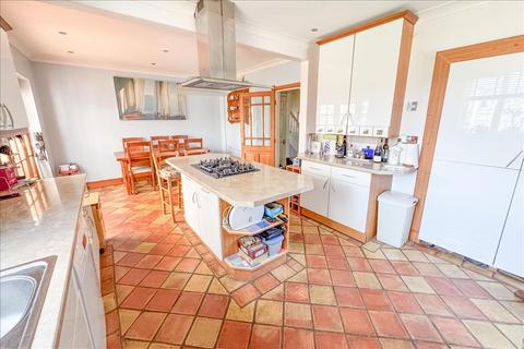 3 bedroom semi-detached house for sale, Queens Avenue , Feltham, Middlesex, TW13