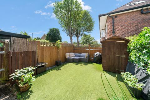 3 bedroom maisonette for sale, Queens Road, Queens Court Queens Road, KT2