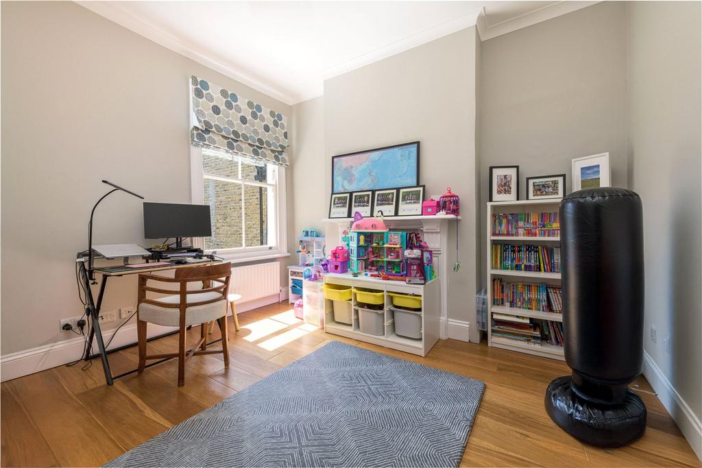 Bedroom / Study