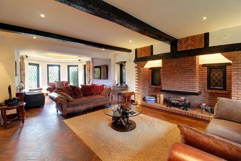 4 bedroom detached house for sale, Brookmans Avenue, Brookmans Park AL9