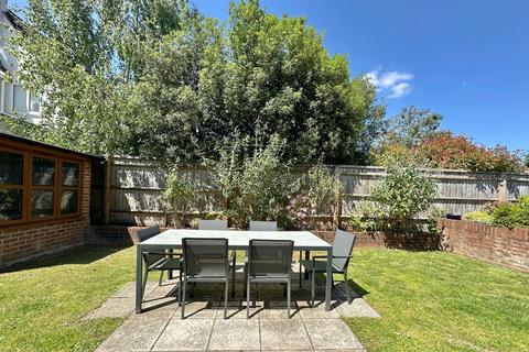 17 Knottocks Drive, Beaconsfield, HP9 2AH