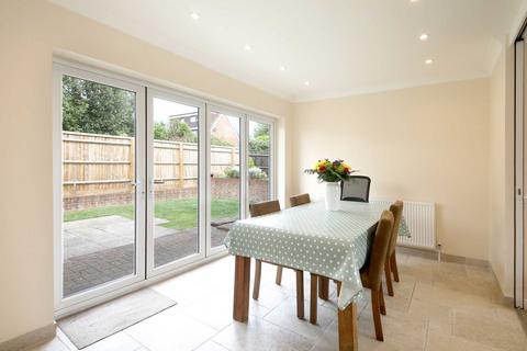 17 Knottocks Drive, Beaconsfield, HP9 2AH