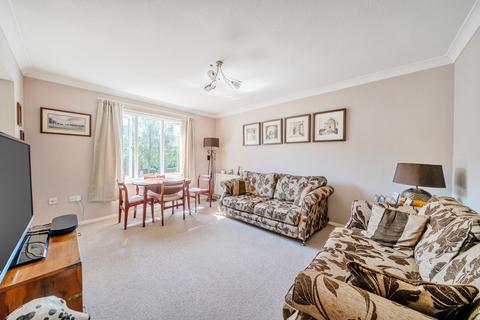 2 bedroom flat for sale, Dickers Lane, Alton, Hampshire, GU34