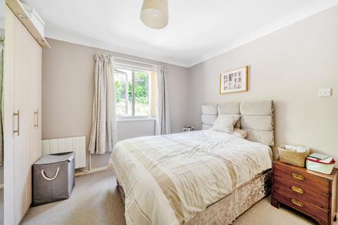 2 bedroom flat for sale, Dickers Lane, Alton, Hampshire, GU34