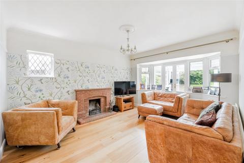 26 Sunnybank, Epsom, KT18 7DX