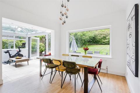 26 Sunnybank, Epsom, KT18 7DX