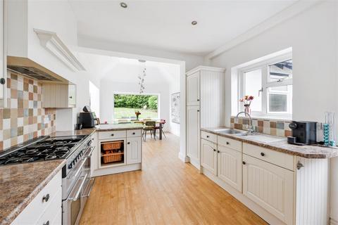26 Sunnybank, Epsom, KT18 7DX