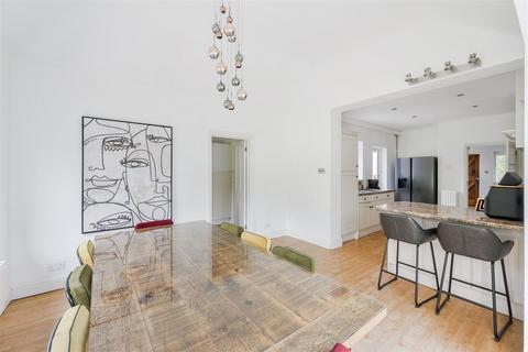 26 Sunnybank, Epsom, KT18 7DX