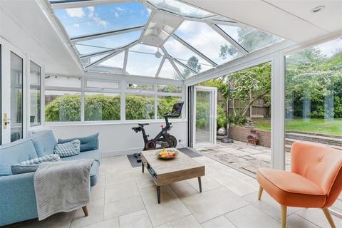 26 Sunnybank, Epsom, KT18 7DX