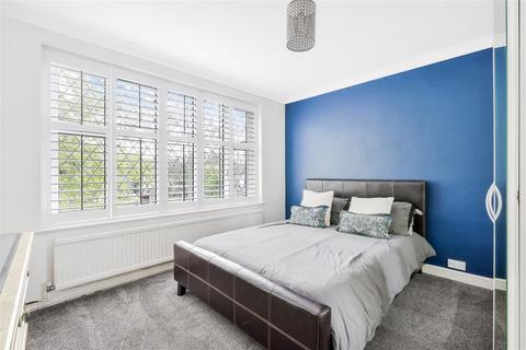 26 Sunnybank, Epsom, KT18 7DX