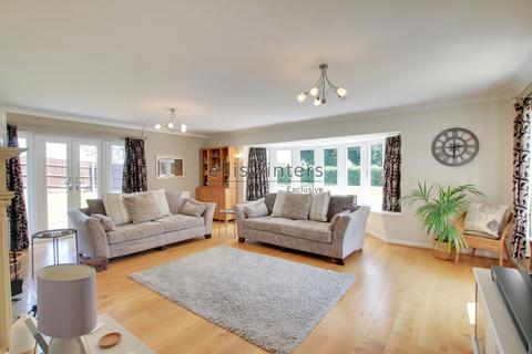 4 bedroom detached house for sale, Fenstanton Road, Hilton, Cambs, PE28