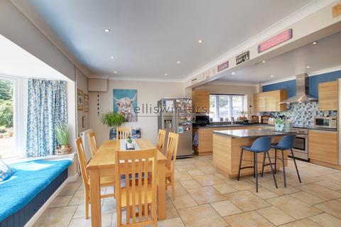 4 bedroom detached house for sale, Fenstanton Road, Hilton, Cambs, PE28