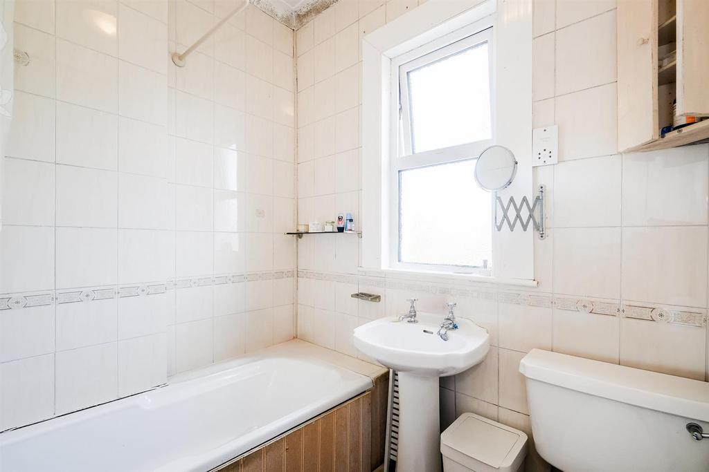 8 Herongate Road-4 web.jpg