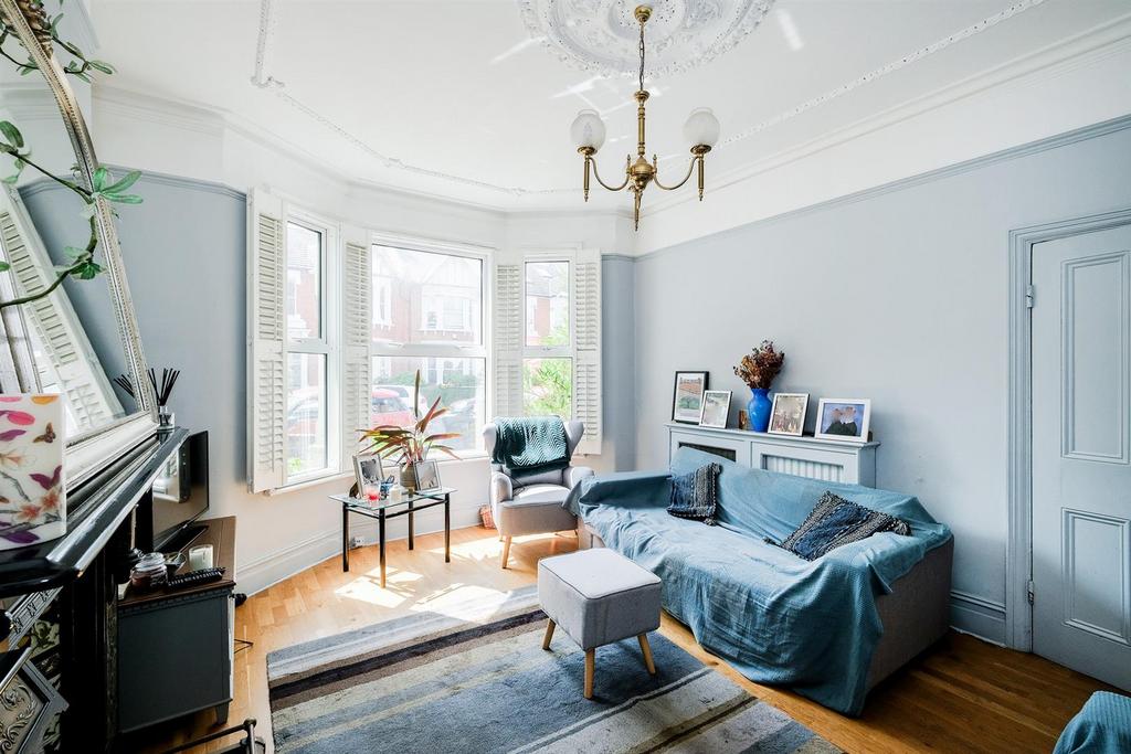 8 Herongate Road-2 web.jpg