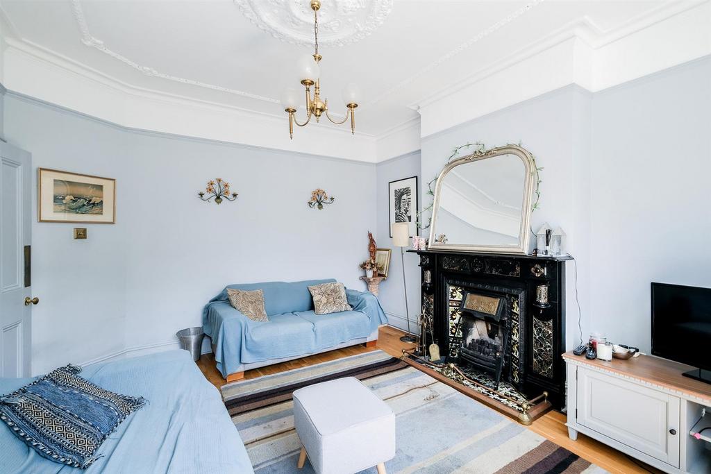 8 Herongate Road-3 web.jpg