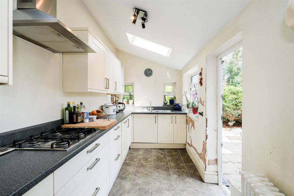8 Herongate Road-11 web.jpg