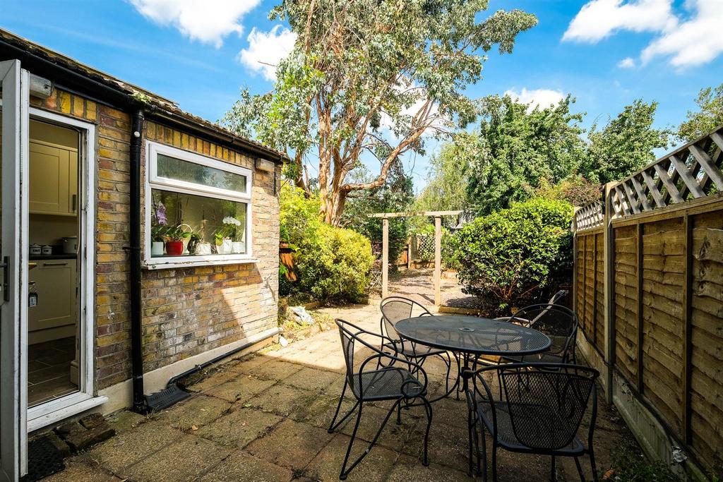 8 Herongate Road-14 web.jpg